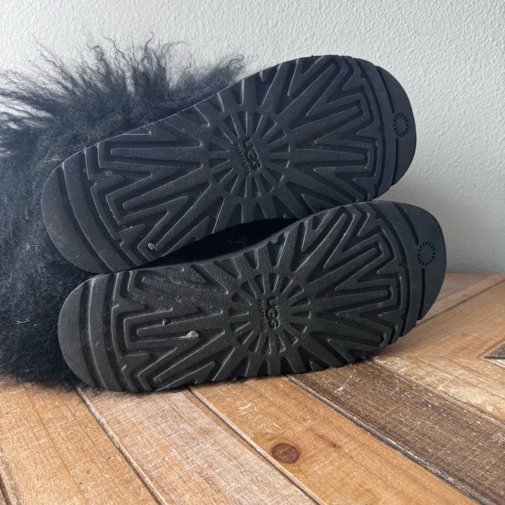 UGG Short Mongolian Sheepskin Cuff Boot - Picture 9 of 14